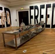 Rirkrit Tiravanija Instalación que hace referencia a la experiencia de la Galería 303 en Nueva York