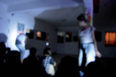 Escena inicial de la obra “Otoño” (Antonela Rimoldi, 2021).