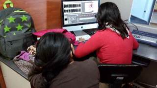 En el laboratorio de televisión se realizó el trabajo de educación vinculado a los reportajes.