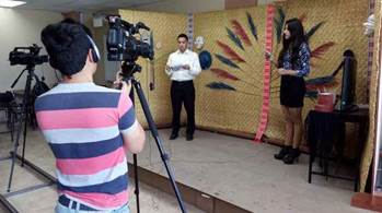 Los reportajes interculturales son parte de los programas televisivos que contribuyen a visibilizar la identidad cultural local.