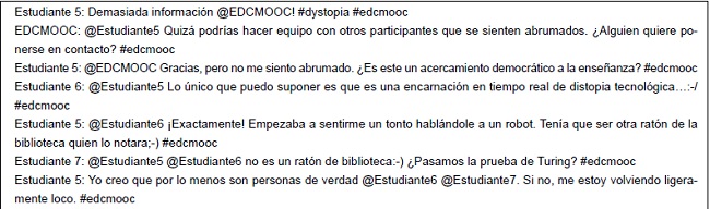 Tres estudiantes dialogando alrededor del robotmaestro