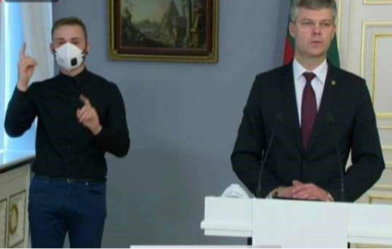 Vertėjas verčia su respiratoriumi4