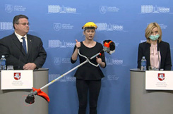 Žiūrovai juokauja apie GK vertėją8