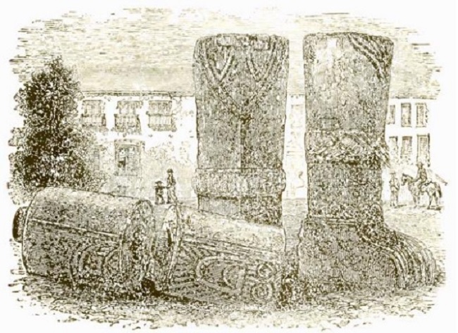 Tula. Esculturas en la plaza. Tomado de Ober, 1885, p. 476.