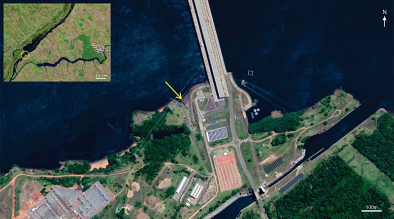 Geosite location on the left bank of the Paraná River (yellow arrow and circle) downstream of the concrete structure of the Porto Primavera Hydroelectric Plant, 52º57ʹ28.7ʺ W, 22º28ʹ57.3ʺ S. Images from Google Earth, accessed on 14/09/2020.