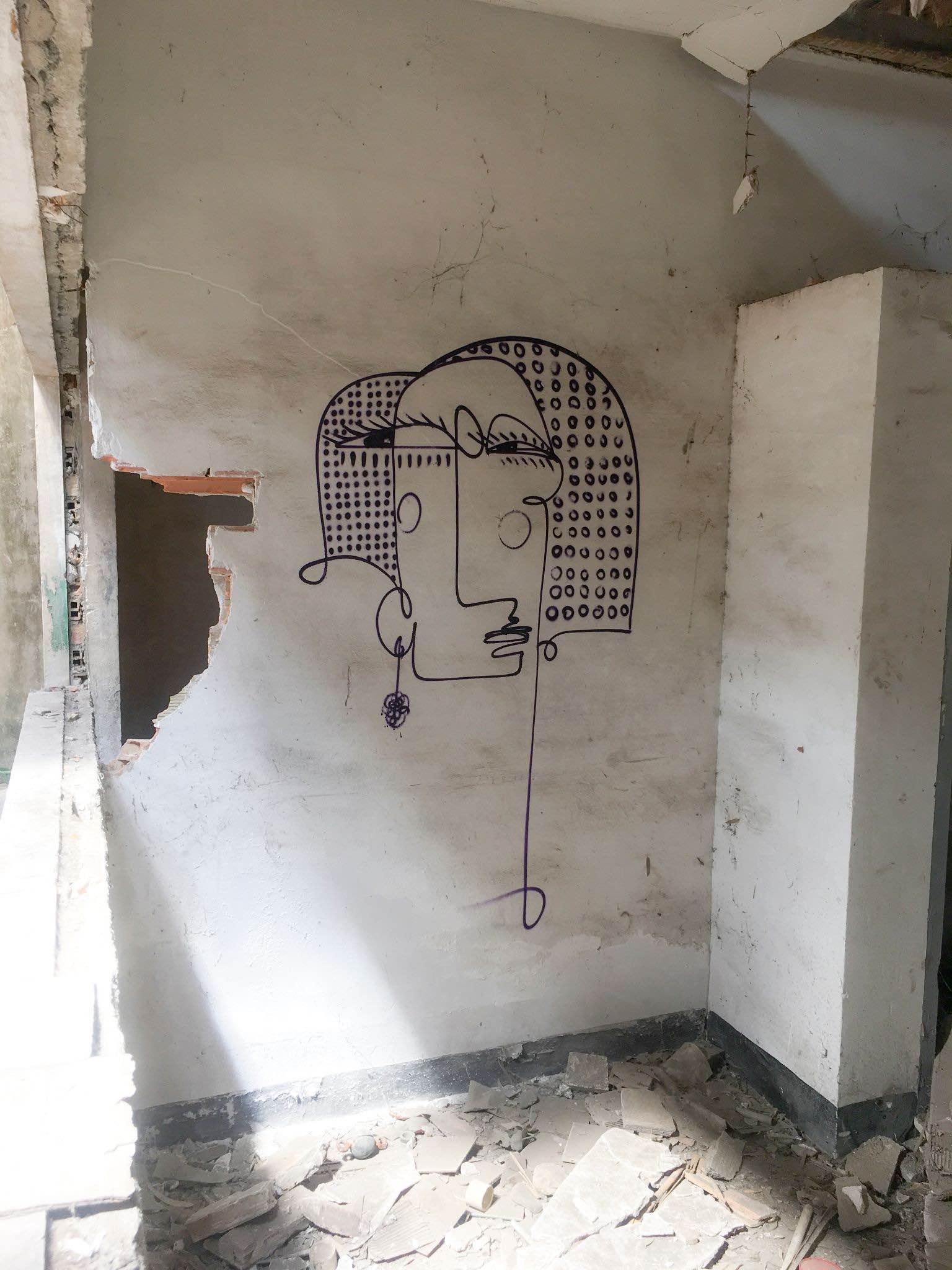 Retrato cubista de un solo trazo y color del artista Belin. Fundicin La Cruz (Linares).