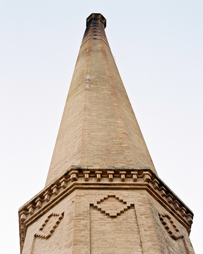 Chimenea de la antigua f�brica ladrillera de la familia Rius (Vinalesa). Fotograf�a por Francesc Planes.