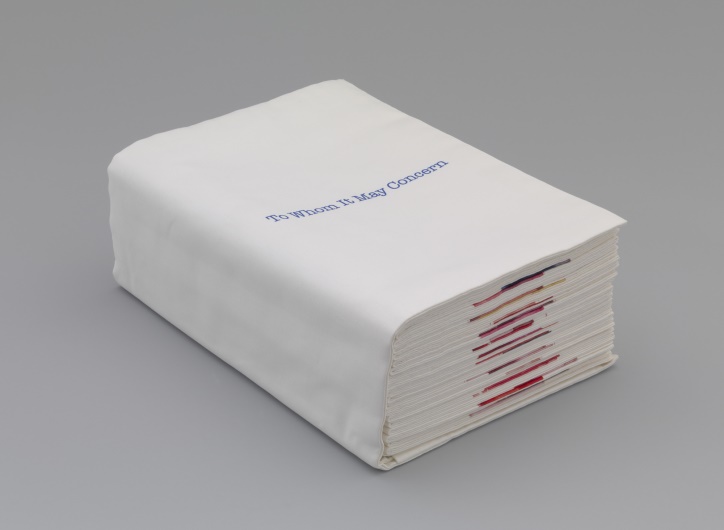 To whom it may concern. Louise Bourgeois, libro textil (2009-2010)