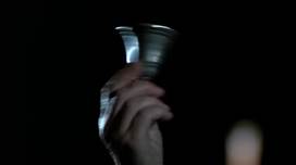 Sequ�ncia mostra uso da sineta de forma sinalizadora e austera