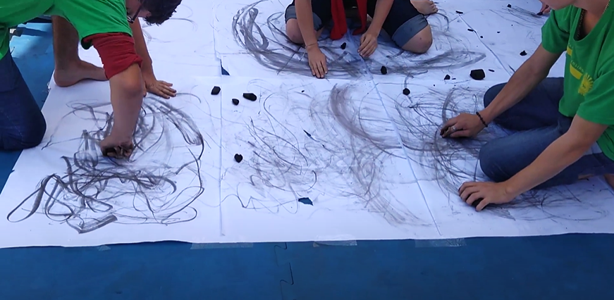 Registro do primeiro momento da atividade de desenho performativo