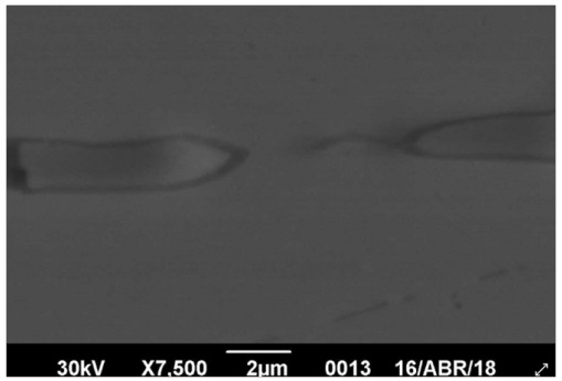  Micrografía de muestra D evaluada mediante secundary electron image
(3500x).