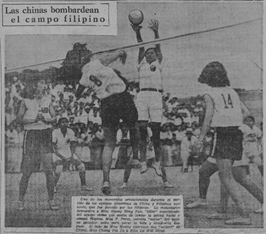 “Las chinas bombardean el campo filipino”. Momento del partido entre las selecciones femeninas de China y Filipinas en la X Olimpíada Oriental. La Vanguardia (Manila), 14 de mayo de 1934, 1.