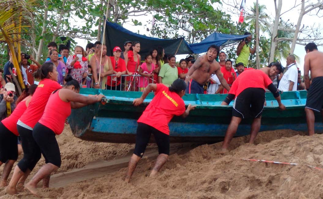 Equipo kaliña de Ayawandé en los juegos kalinas de
2015. Foto: Gérald Migeon