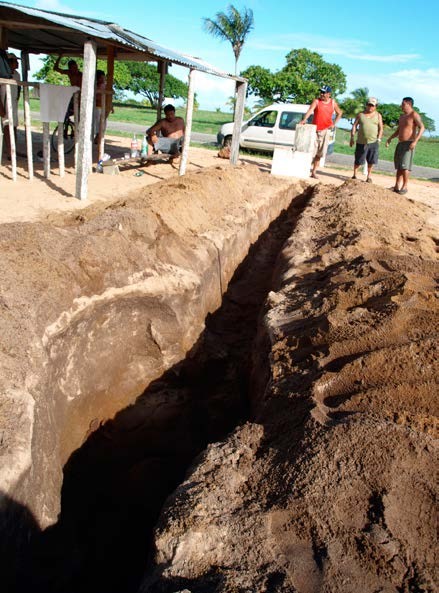 Zanja para red eléctrica de Awala-Yamilapo. Foto: Félix Tiouka.