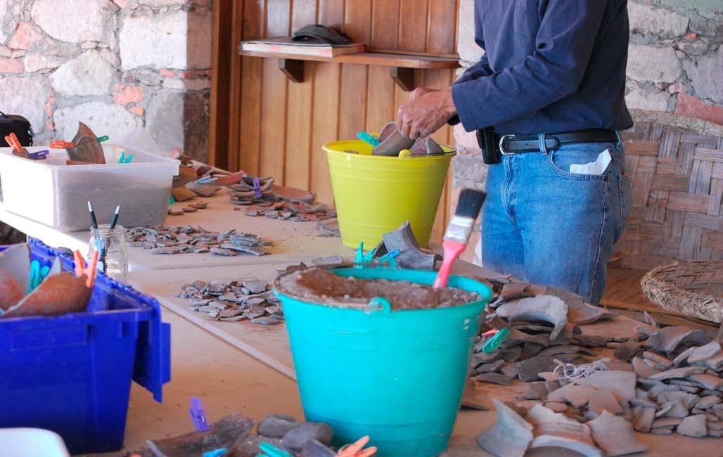 En la Casa de los Acervos se custodian los bienes muebles
arqueol&oacute;gicos y ah&iacute; realizamos los estudios pertinentes, por ejemplo, an&aacute;lisis
cer&aacute;micos.