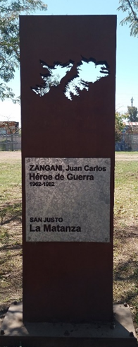 Placa en honor a Zangani Juan Carlos, Hroe de Guerra