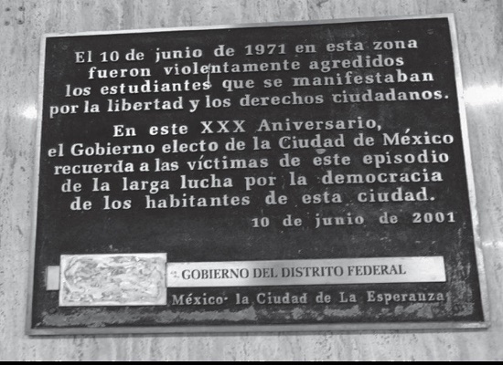 Placa en la estación metro Normal de la Ciudad de México. 