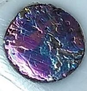 Capa formada en la superficie de la calcopirita durante la polarizaci&oacute;n cat&oacute;dica partiendo del OCP a - 2.2 V vs SHE con una soluci&oacute;n de &aacute;cido ac&eacute;tico 3 M con pH de 5.10.