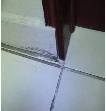 Zoclos desfasados ya resanados en el entrepiso del segundo nivel. Fuente, archivo personal (2012).