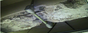 Concreto destruido en trabe cargadora de entrepiso para dar paso a ducto de instalaciones el�ctricas. Fuente, archivo personal (2012)