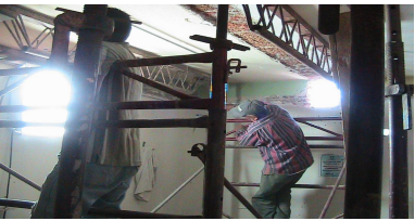 Proceso de apuntalamiento y elevaci�n lenta de entrepiso, Fuente, archivo personal (2012)