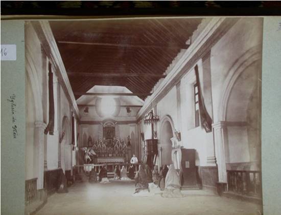 Interior del templo San Miguel de Itaú