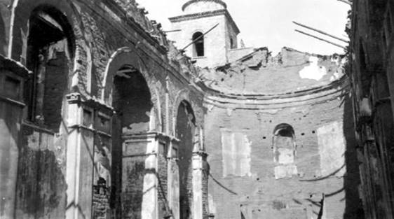 Iglesia Purísima Concepción de Tarairí derruida por una bomba durante la Guerra del Chaco
