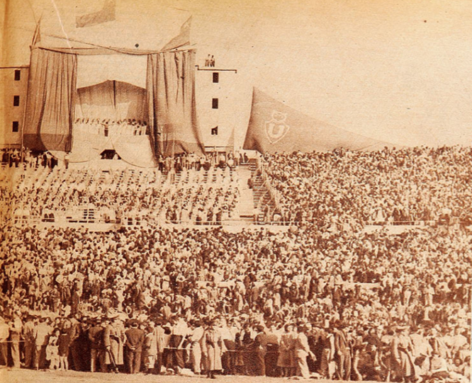 &ldquo;El coro universitario cooper&oacute; con la barra de la U interpretando el Himno Nacional en un arreglo a dos voces, mientras se izaba en la torre sur la bandera chilena&rdquo;