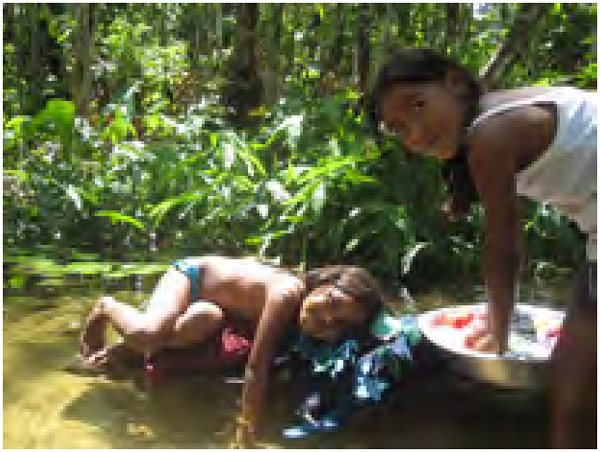 A irm&atilde; mais nova faz uma pausa; a mais velha n&atilde;o tem essa op&ccedil;&atilde;o