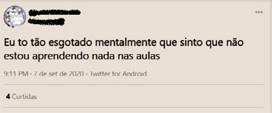 Tuíte de estudante de ensino superior