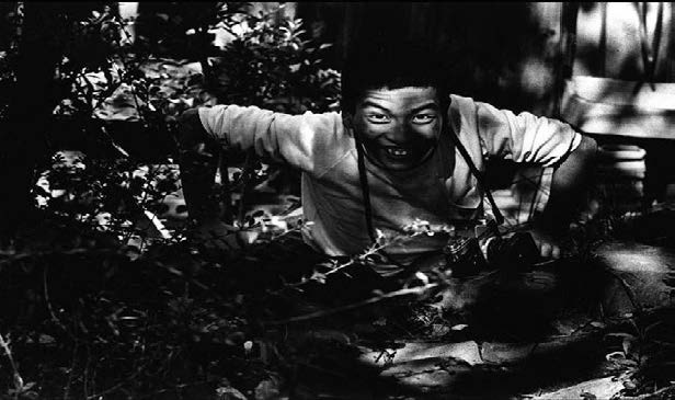 Isamu Nagai e sua m&aacute;quina fotogr&aacute;fica registrando os lugares e as pessoas do local