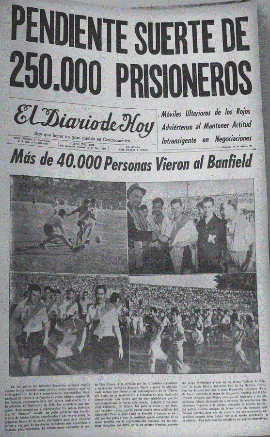 Jugadores del Banfield visitan El Salvador durante la celebraci&oacute;n del tercer aniversario de la Revoluci&oacute;n de 1948