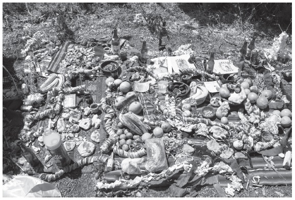 Mesa de difuntos en Cerro Chena