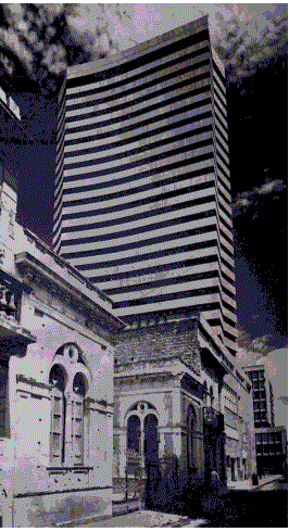 Entorno reedificado por la Torre del Banco Ganadero en el centro de la ciudad