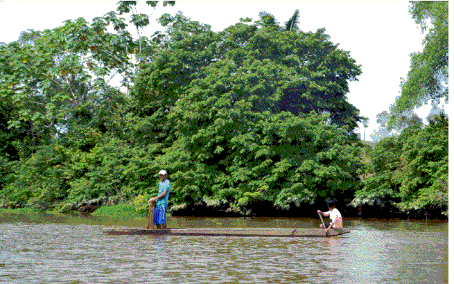 Foto 3.  Tras las huellas de los guardianes del r&iacute;o
			