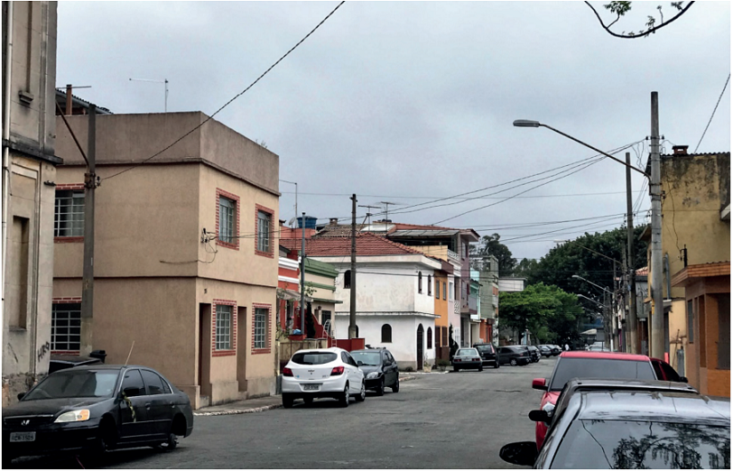 Rua interna da Vila Maria Z�lia. Notar a indel�vel altera��o dos im�veis