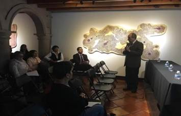 Fotografía durante la conferencia magistral