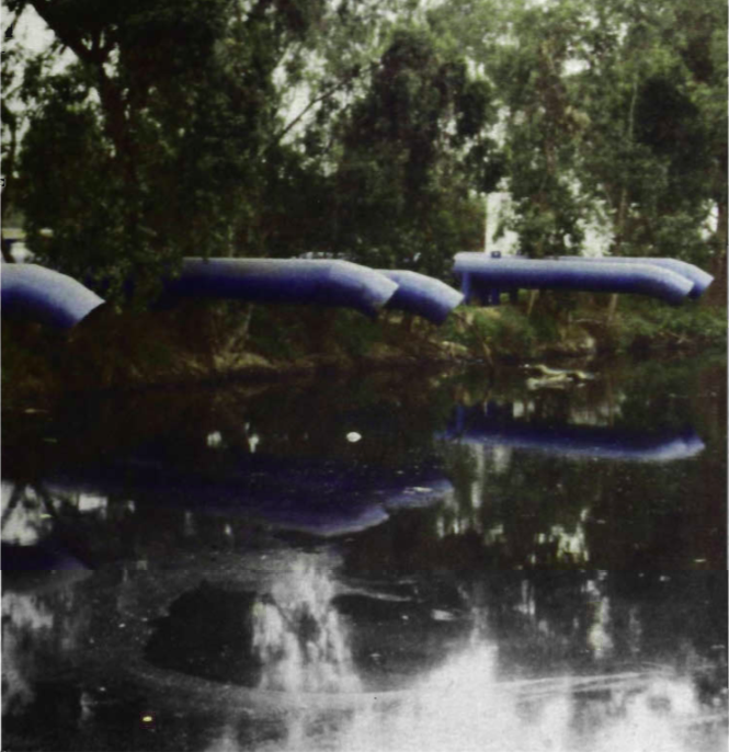 Canal Nacional, 2006; con tubos de descarga de drenaje provenientes de la zona Coapa.