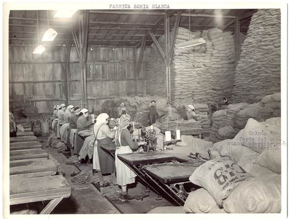 Galp�n &ldquo;B&rdquo; de la Compa��a Industrial de Bolsas de Bunge & Born, Ingeniero White, Bah�a Blanca, d�cada de 1950.