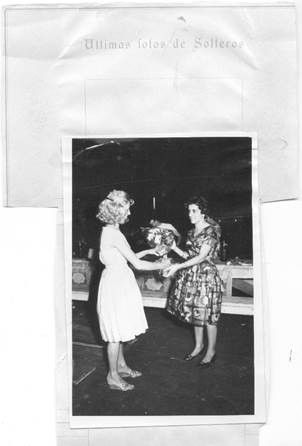 Fiesta de compromiso de Isolina Pa�z, f�brica de bolsas Gorbatto, Ingeniero White (1962).