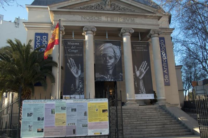 Reproducci&oacute;n de la fotograf&iacute;a en la fachada del MNA