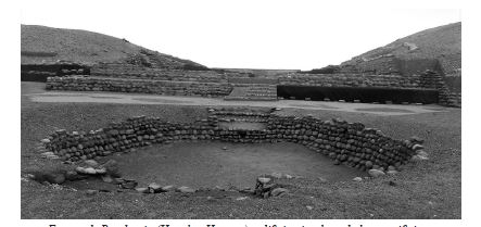 Bandurria (Huacho, Huaura): edificio circular �de los sacrificios� articulado al edificio con plataformas, ubicado entre los edificios con plataformas �oeste� (izquierda) y �este� (derecha). Foto: MGJ (22-09-2017).