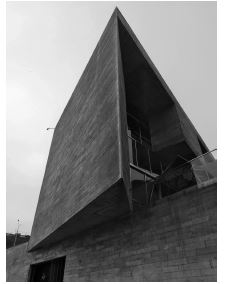 Lugar de la memoria. Esquina como remate del eje longitudinal. (Barclay y Crousse, 2015) Foto: MGJ (17-03-2022).