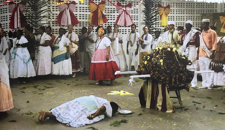 : Iniciado &lsquo;bate cabe&ccedil;a&rsquo; para a coroa de Baiani na charola