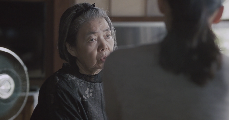 Fumiyo e Sachi dialogam sobre Suzu