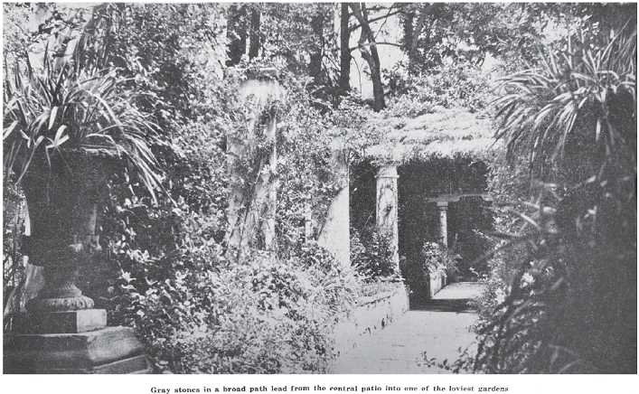 Jard�n de la Casa de Alvarado, Coyoac�n, Ciudad de M�xico, en 1945.