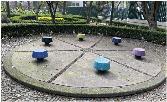 Edmundo Rodríguez, bancos redondos para el DDF, parque San Lorenzo, Benito Juárez, Ciudad de México, 1971-1976.