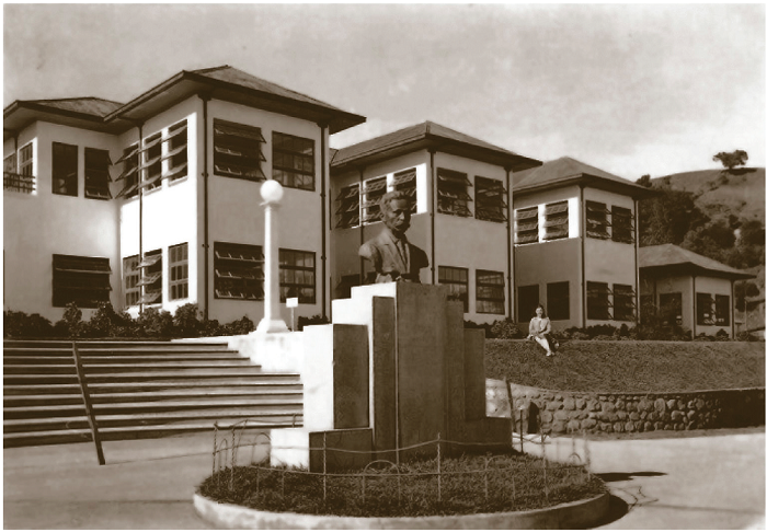 Sanatorio y busto de Carlos Dur�n Cart�n.