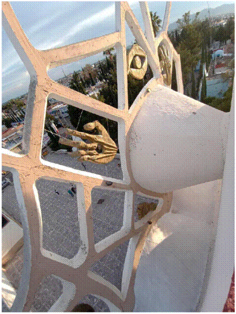 Detalle de la integraci�n de la portada con el templo. Fotograf�a: NGGE.