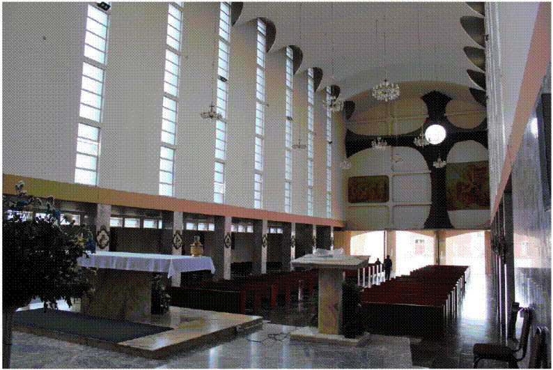Vista desde el presbiterio hacia la salida del templo. Fotograf�a: NGGE.